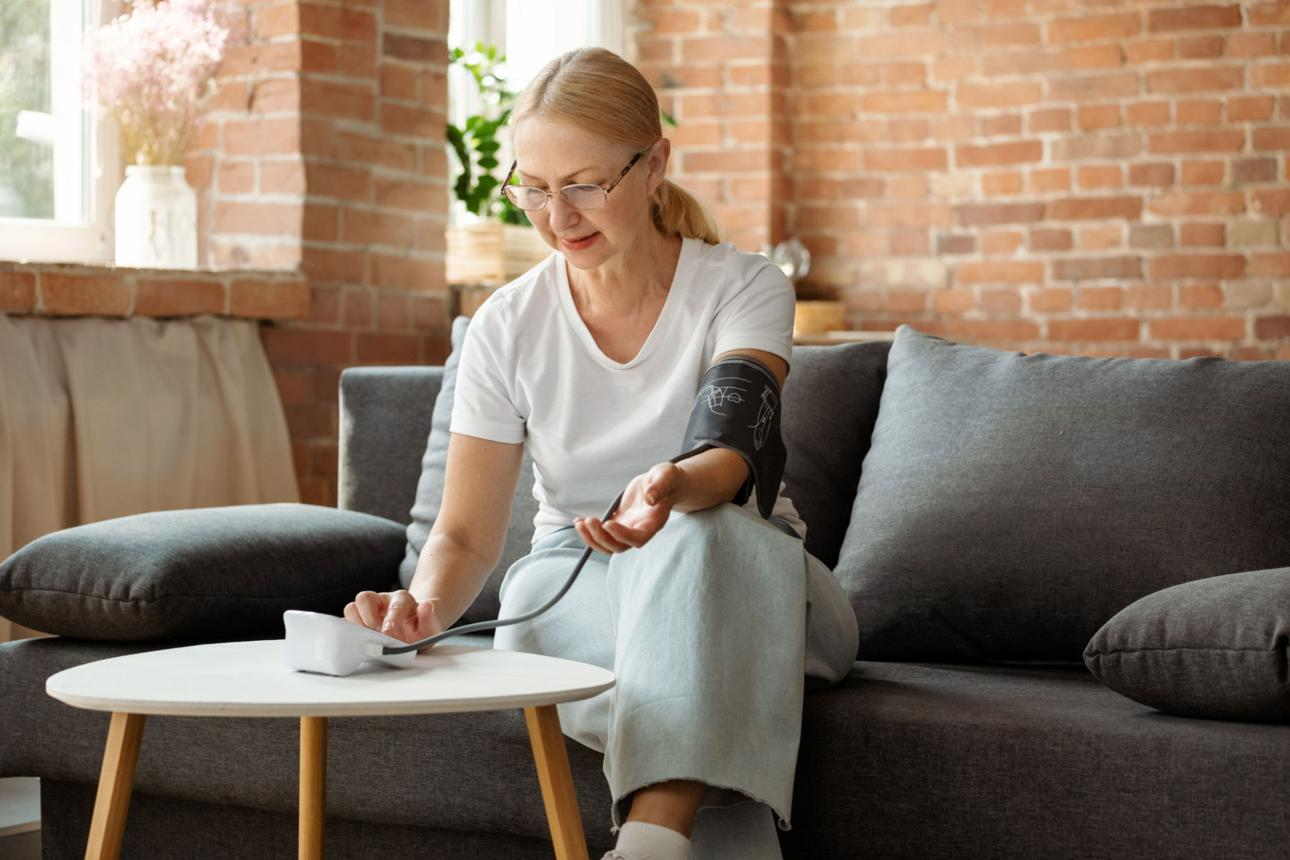 Home blood pressure monitor